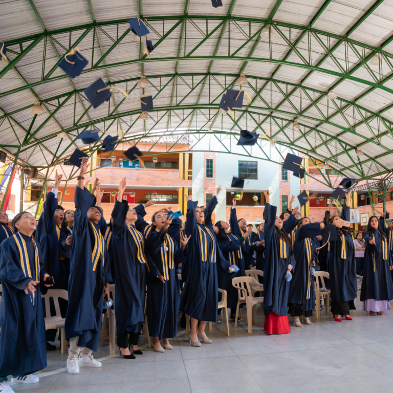 Ceremonia de graduación Ferrini  La Ceja 2023-2